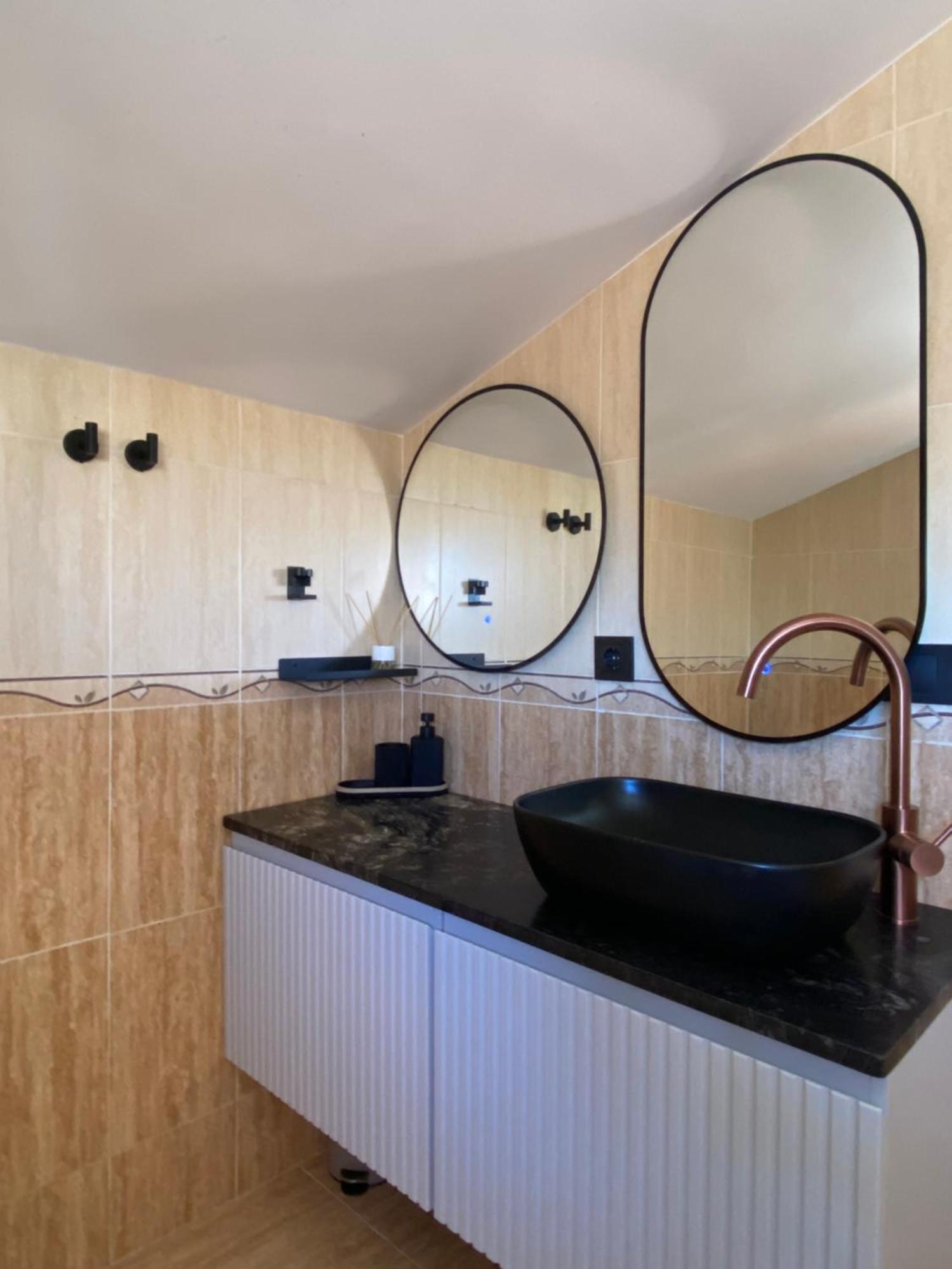 Villa With Heated Private Pool, Sea View& Turkish Sauna بينالماذينا المظهر الخارجي الصورة